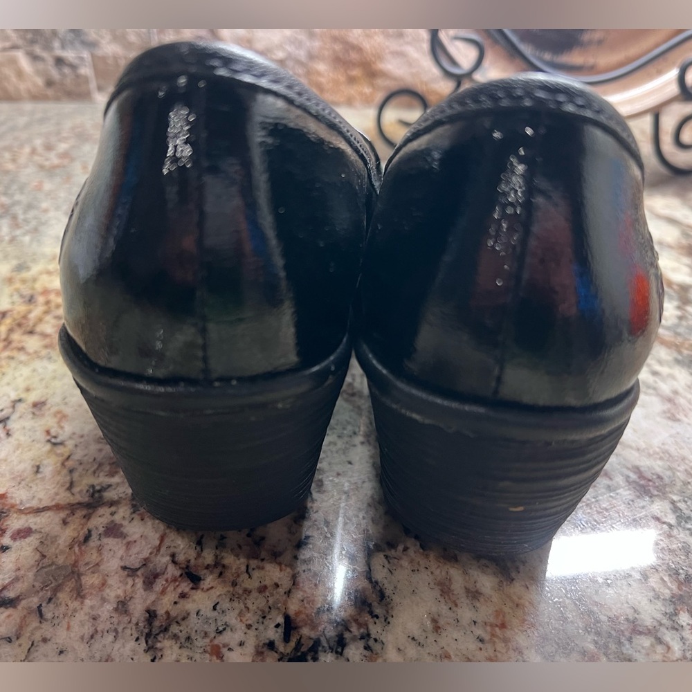 Ladies size 8- black patent leather wedge loafers/ like new - Picture 6 of 10